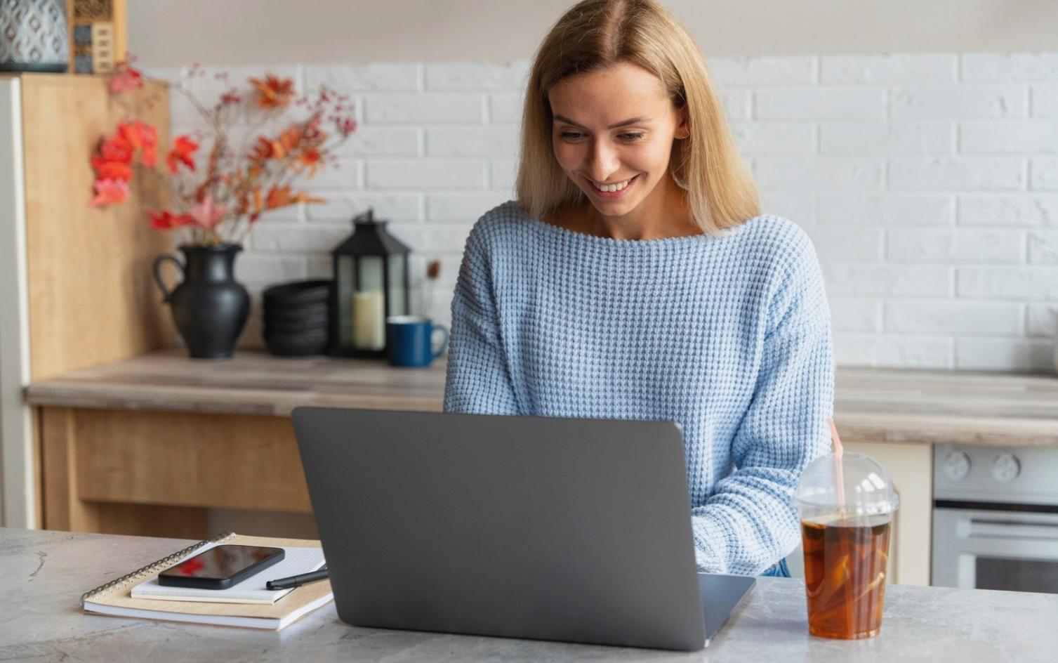 Personas trabajando en planificación financiera